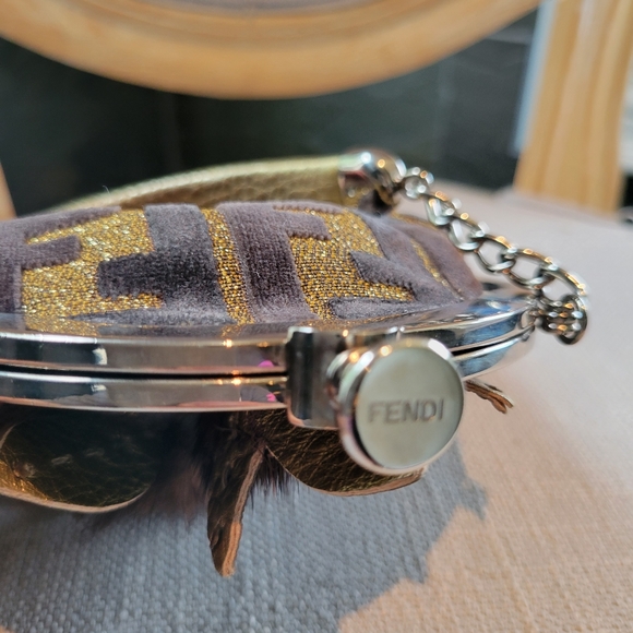 Vintage FENDI collectable mini purse with mink roses - Picture 4 of 15